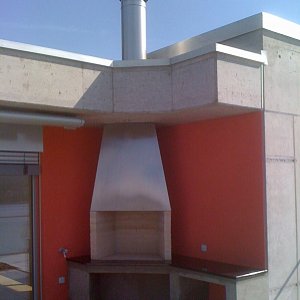 Gartencheminee mit Isolierter CNS Haube und Naturstein in Steckborn