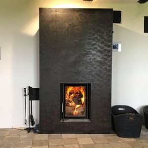 Naegeliofen-mit-Moderner-Stahlfront-aus-XAR400-4